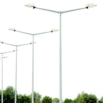 Silver Galvanised Street Light Pole With Dual Arms Corrosion Resistance